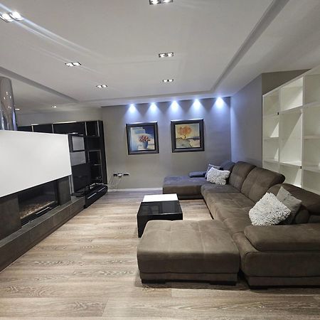 Aura Skanderbeg Square Apartments Tirana Buitenkant foto