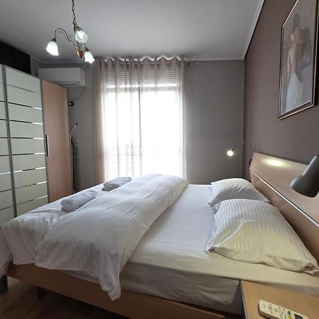 Aura Skanderbeg Square Apartments Tirana Buitenkant foto