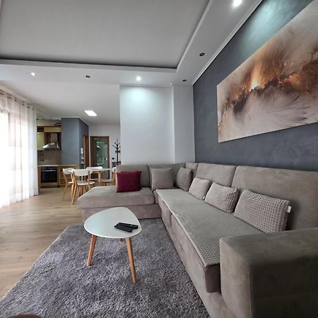 Aura Skanderbeg Square Apartments Tirana Buitenkant foto