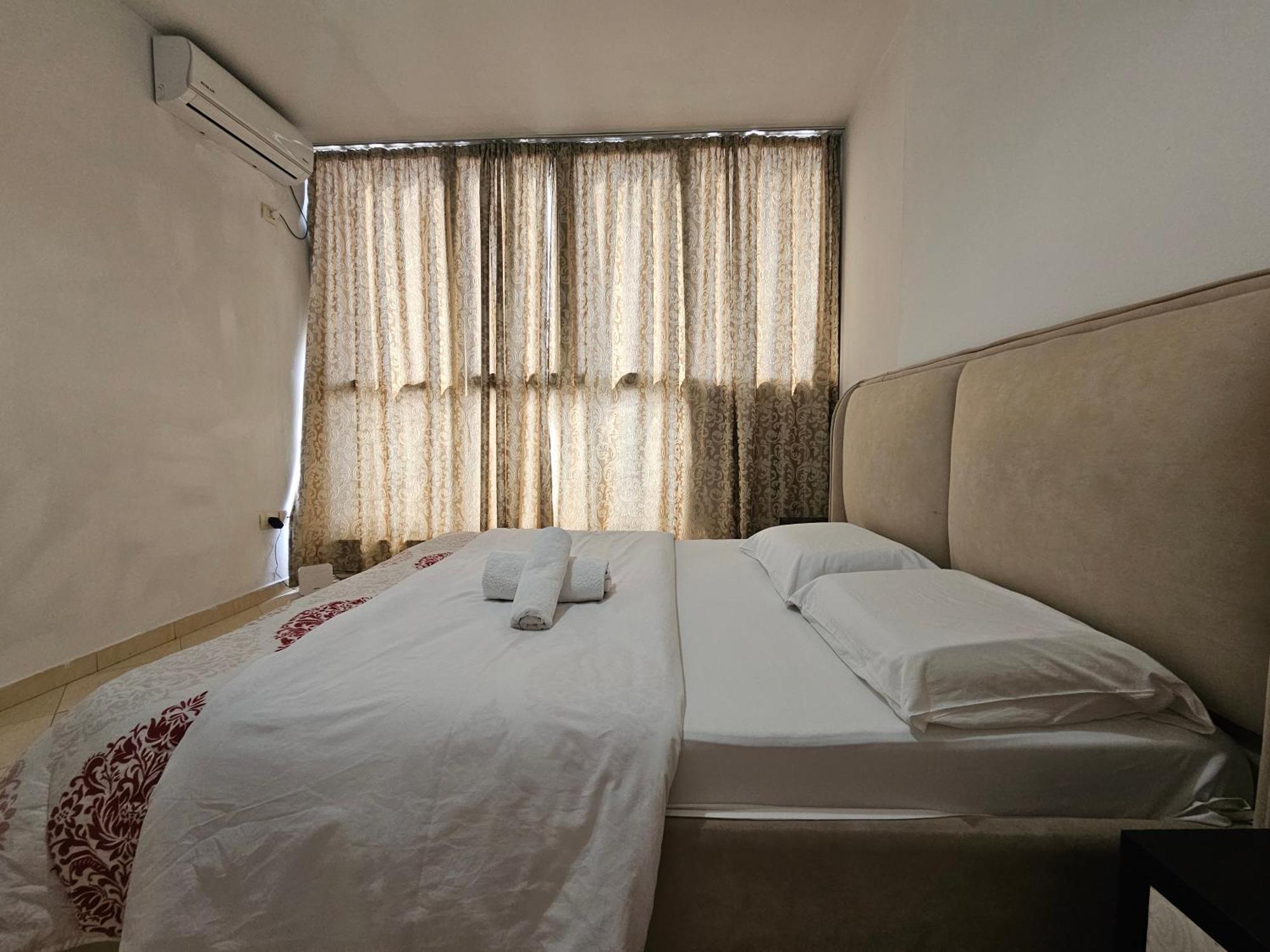 Aura Skanderbeg Square Apartments Tirana Buitenkant foto